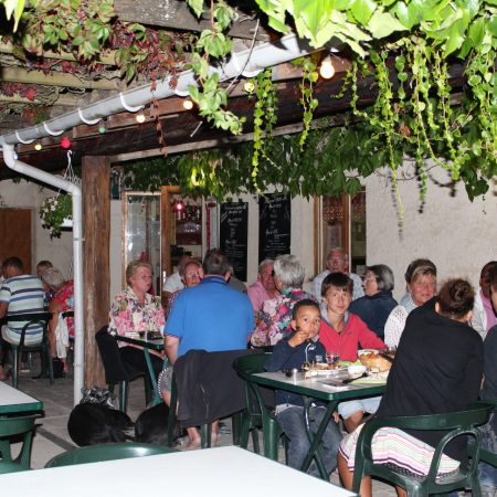 Camping La Poche : terrasse restaurant