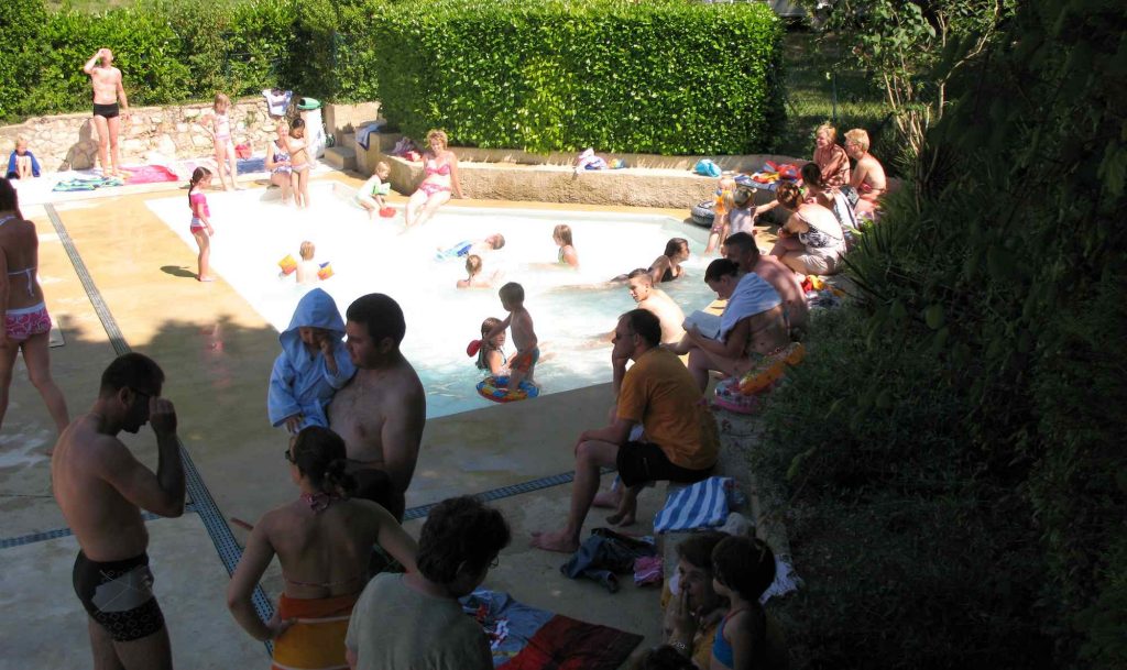 pataugeoire au camping dans le drome avec piscine de la poche